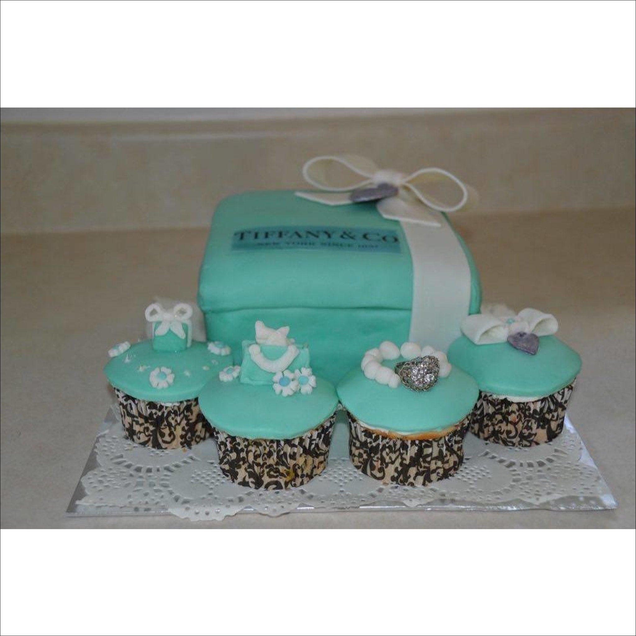 Brunch At Tiffanys - Cake